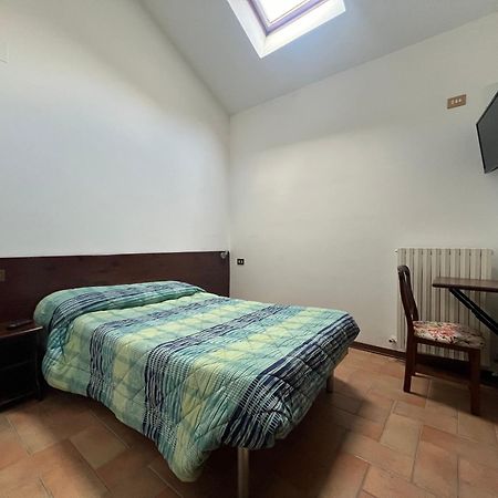 Guerrin Meschino Hotell Montemonaco Exteriör bild
