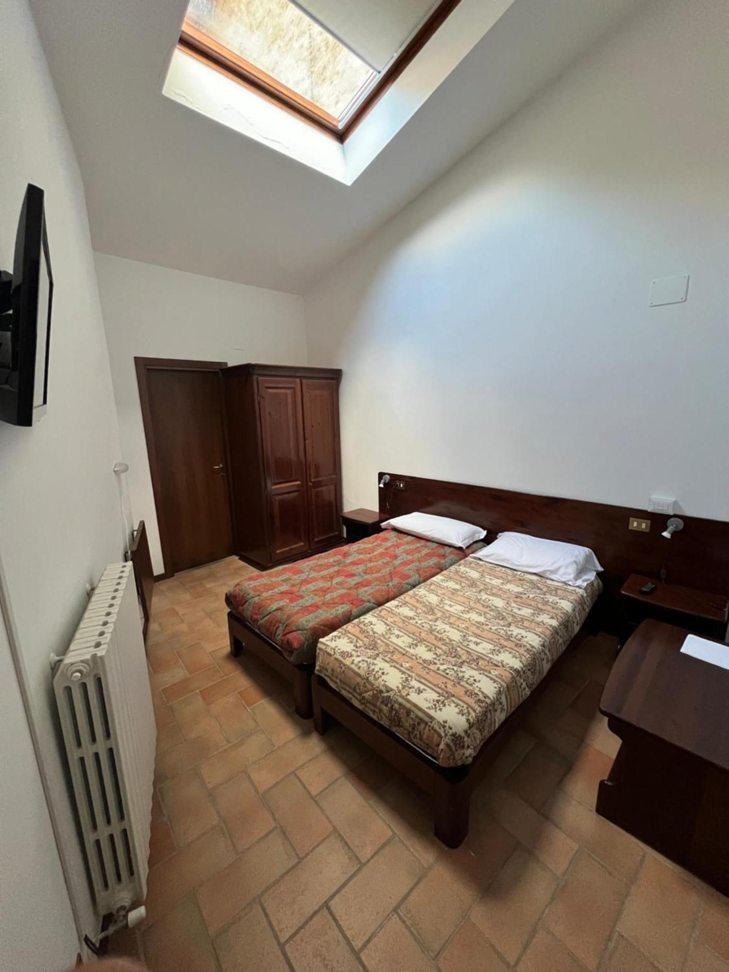 Guerrin Meschino Hotell Montemonaco Exteriör bild